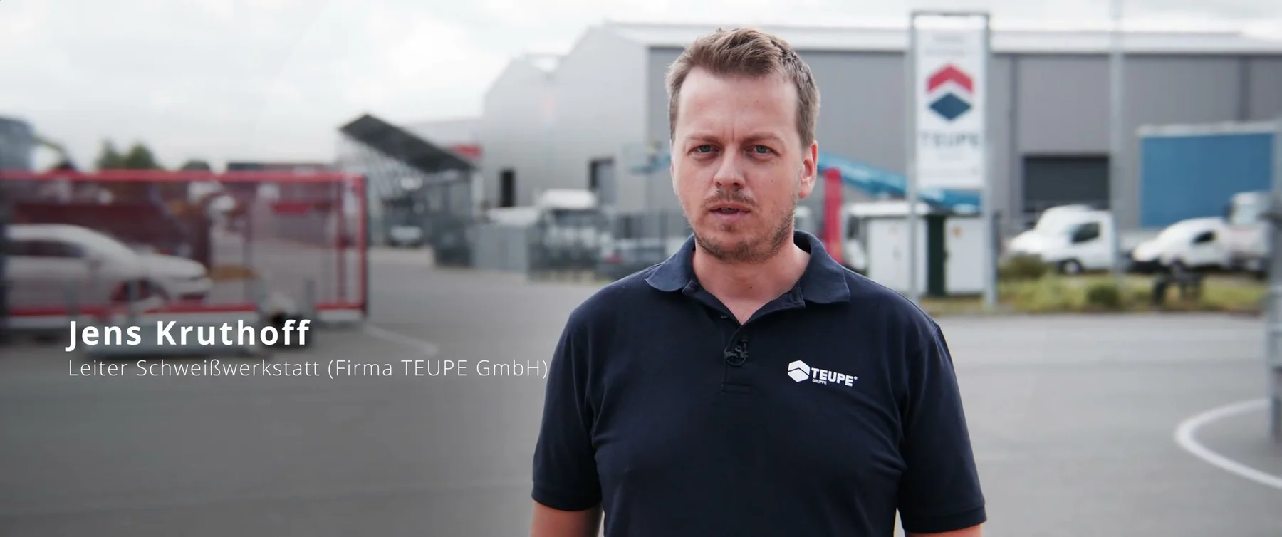 Jens Kruthoff, Leiter der Schweißwerkstatt der Teupe Gruppe, im Interview vor dem Betriebsgelände