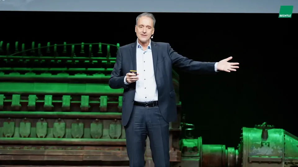 Speaker auf der Bühne der Bechtle Microsoft World